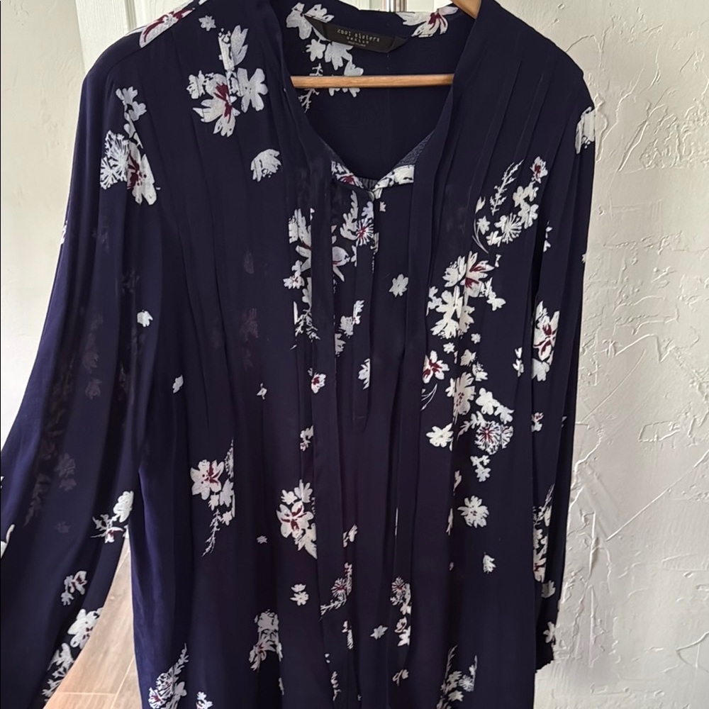 Knot Sisters Navy Floral Blouse tunic length blouse